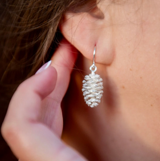 Sassi Design korvakorut Hopekäpy